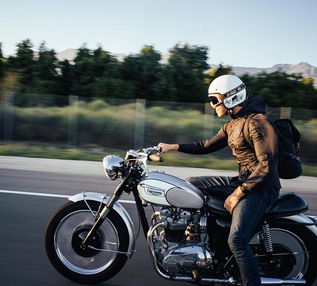 
Một biker kiêm nhiếp ảnh gia đã có thời gian thảnh thơi cùng chiếc mô tô Triumph.
