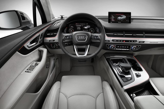 
Tạm thời, hãng Audi không nói nhiều đến trang thiết bị nội thất của Q7 2017 tại thị trường Mỹ. Chỉ biết, Audi Q7 thế hệ mới sẽ có vô lăng đa chức năng 3 chấu, hàng ghế thứ hai gập tùy ý và hàng ghế thứ ba gập chỉnh điện tiêu chuẩn.
