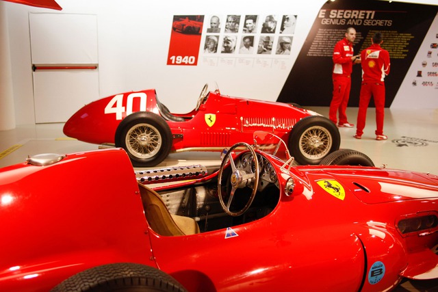
Từ khi giải đua Công thức 1 ra đời vào năm 1950, Ferrari đã giành tổng cộng 15 danh hiệu vô địch cá nhân và 16 danh hiệu vô địch đồng đội. Nhờ đó, Ferrari là hãng giữ kỷ lục về số lượng danh hiệu vô địch F1.
