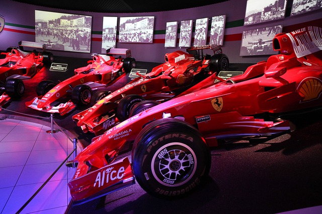 
Trụ sở chính Maranelo không chỉ là nơi đặt văn phòng của của ban giám đốc Ferrari. Bên cạnh đó, trong nhà máy Maranello còn có khu vực sản xuất, thiết kế xe thương mại và xe đua.
