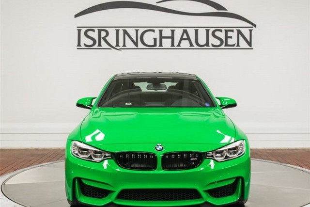 
Được biết, màu sơn xanh nõn chuối của chiếc BMW M4 có tên riêng là Signal Green.

