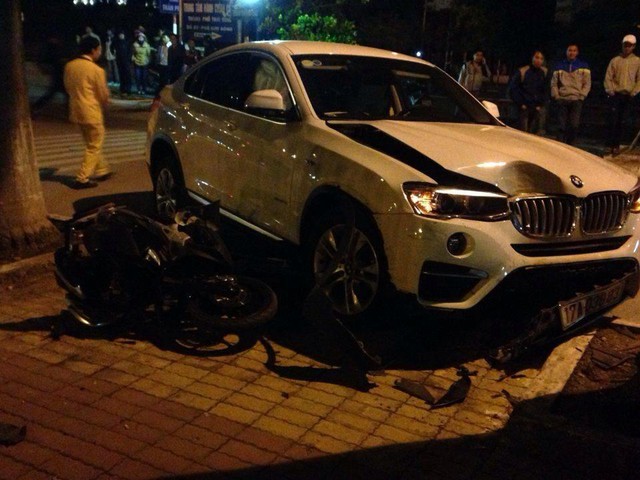 
Chiếc BMW X4 và Air Blade tại hiện trường vụ tai nạn. Ảnh: Facebook
