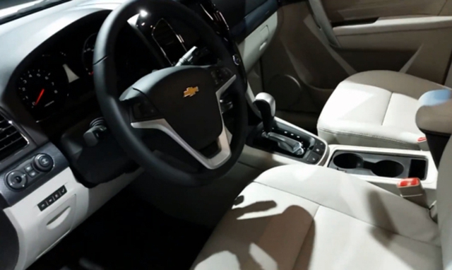
Khoang lái của Chevrolet Captiva 2016.
