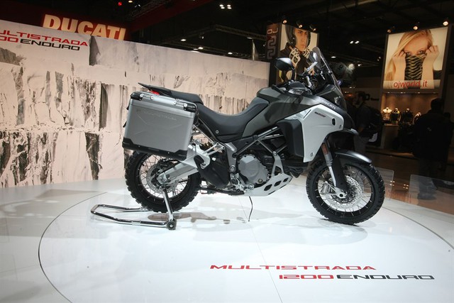 Trong triển lãm EICMA 2015, hãng Ducati đã trình làng phiên bản đậm chất adventure mới của dòng xe Multistrada 1200 mang tên Enduro. Theo hãng Ducati, Multistrada 1200 Enduro sẵn sàng đối mặt với những địa hình xấu nhất đồng thời cạnh tranh với các đối thủ như KTM 1290 Super Adventure và BMW R1200GS Adventure.