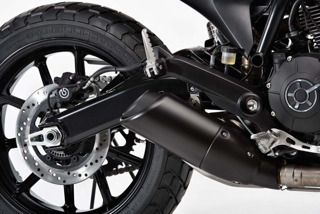 
Cụ thể, Ducati Scrambler Sixty2 sở hữu công suất tối đa 41 mã lực tại vòng tua máy 8.750 vòng/phút và mô-men xoắn cực đại 25,3 lb-ft tại vòng tua máy 7.750 vòng/phút. Trọng lượng khô của Ducati Scrambler Sixty2 chỉ dừng ở mức 167 kg.
