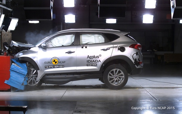 Hyundai Tucson 2016 gây ấn tượng với độ an toàn hơn hẳn thế hệ cũ.