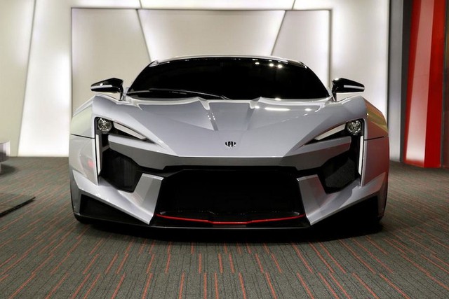 Siêu xe Fenyr SuperSport, đàn em của Lykan Hypersport nổi tiếng trong phim bóm tấn Fast & Furious 7, đã chính thức trình làng trong triển lãm Dubai 2015 diễn ra hồi tháng 11 vừa qua. Tuy nhiên, từ đó đến nay, người hâm mộ phần lớn đều biết Fenyr SuperSport qua những hình ảnh phác họa trên máy tính.