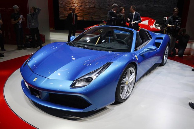 
Mong muốn tăng sản lượng của hãng Ferrari gặp khó vì quy định về khí thải Mỹ.

