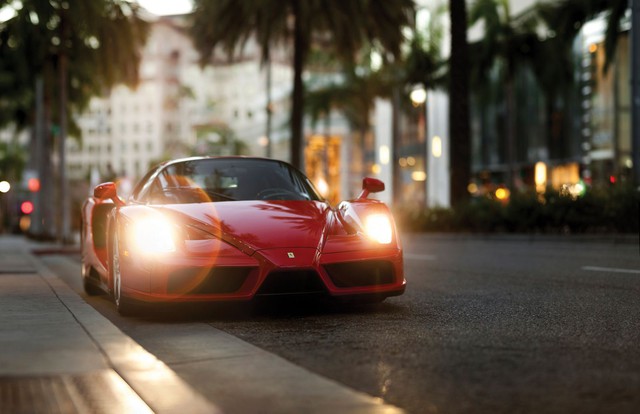 
Đến nay, theo hãng Driven by Disruption chịu trách nhiệm tổ chức phiên đấu giá RM Sotheby ở New York, Mỹ vào cuối tuần vừa qua, chiếc siêu xe Ferrari Enzo của Mayweather đã tìm thấy chủ nhân mới với giá lên đến 3,3 triệu USD.
