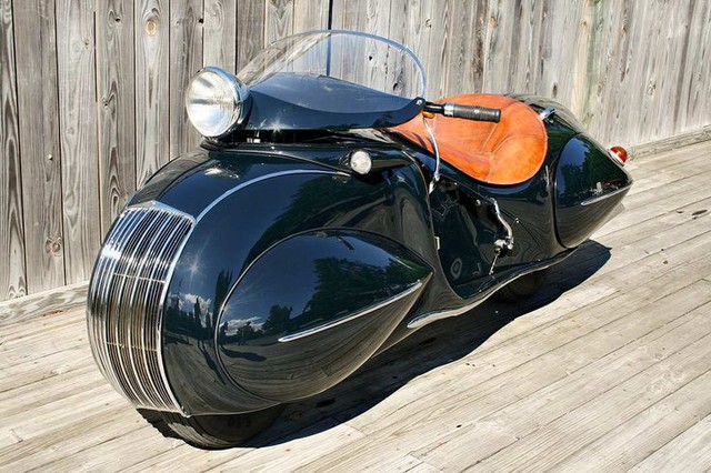 
Mamus có vẻ lấy cảm hứng thiết kế từ dòng mô tô Henderson KJ Streamliner đời 1930 như trong ảnh.
