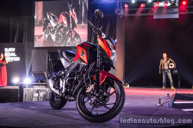
Hãng Honda đã chính thức tung ra mẫu xe côn tay CB Hornet 160R mới tại thị trường Ấn Độ.
