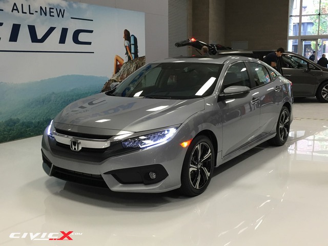 
Honda Civic Sedan thế hệ mới trông thể thao hơn hẳn phiên bản cũ.
