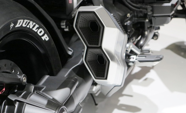 
Hiện Honda chưa công bố kế hoạch đưa Neowing lên dây chuyền sản xuất thành phẩm. Nếu được bật đèn xanh, Honda Neowing sẽ trở thành đối thủ đáng gờm mới của dòng Piaggio MP3.
