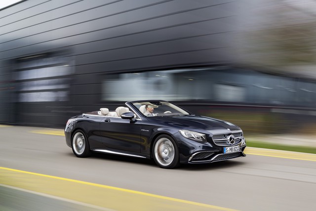 
Hồi tháng 9/2015, hãng Mercedes-Benz đã chính thức công bố thông tin và hình ảnh của xe mui trần hạng sang S-Class Cabriolet 2016. Đến nay, hãng Mercedes-Benz mới tung ra giá bán cụ thể của dòng S-Class Cabriolet 2016 tại thị trường Đức.
