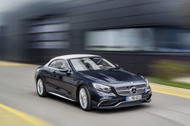 
Như đã biết, Mercedes-Benz S500 Cabriolet 2016 sử dụng động cơ V8, tăng áp kép, dung tích 4,7 lít, sản sinh công suất tối đa 449 mã lực và mô-men xoắn cực đại 700 Nm. Nhờ đó, Mercedes-Benz S500 Cabriolet 2016 có thể tăng tốc từ 0-100 kmh trong 4,6 giây và đạt vận tốc tối đa giới hạn điện tử 250 km/h. 
