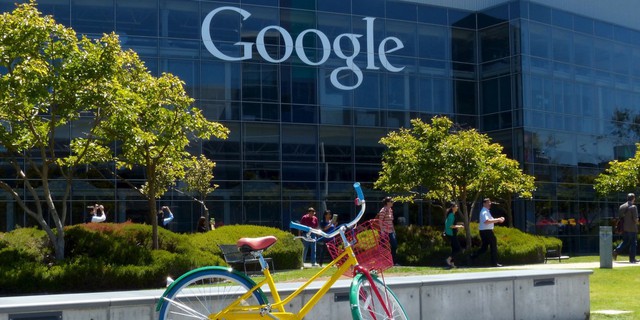 
Một kỹ sư phần mềm trẻ của Google hiện đang sống trong thùng xe tải.
