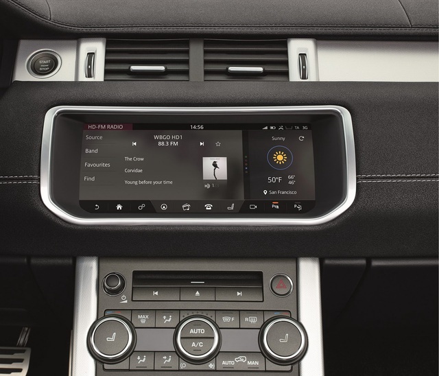 
Những trang thiết bị đáng chú ý khác của Range Rover Evoque Convertible bao gồm điều hòa dành cho hàng ghế sau, Wi-Fi, camera hỗ trợ đỗ xe, ứng dụng Android Auto và Apple CarPlay.

