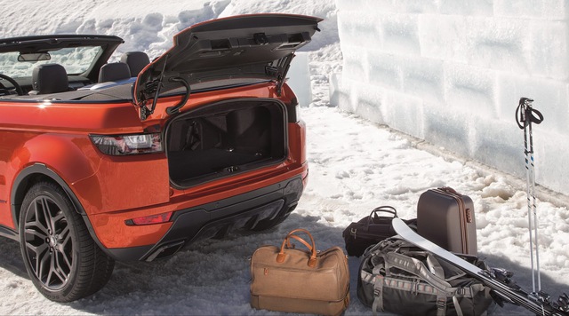 
Ngoài ra, Range Rover Evoque Convertible còn đi kèm khoang hành lý có dung tích 251 lít dù đóng hay mở mui.
