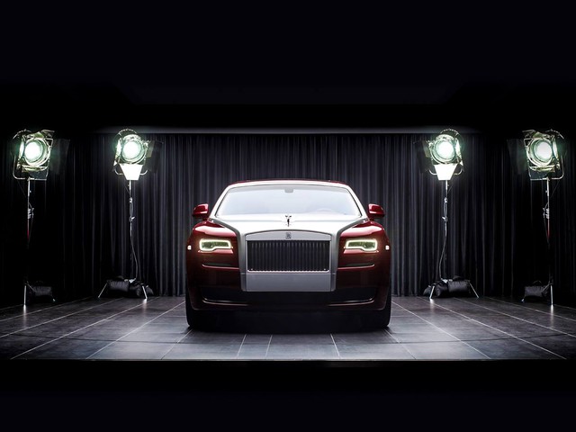 Rolls Royce Wraith  White Diamond Dust  Incognito Wraps