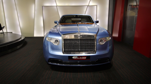 
Đại lý Al-Ain Class Motors ở Dubai hiện đang rao bán một chiếc Rolls-Royce Hiperion độc nhất vô nhị với giá lên đến 1,45 triệu Euro, tương đương 1,617 triệu USD và 35,7 tỷ Đồng.
