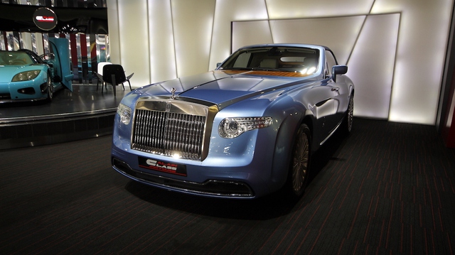
Cách đây 3 năm, chiếc Rolls-Royce Hiperion cũng từng được đại lý này rao bán nhưng có giá lên đến 2,93 triệu Euro, tương đương 72,3 tỷ Đồng.
