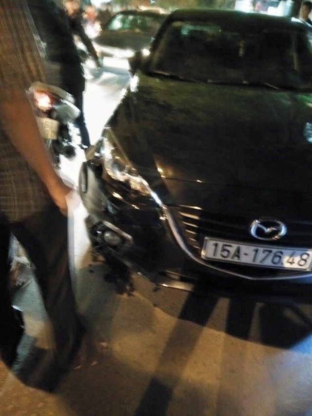 
Tình trạng hư hỏng của chiếc Mazda6 sau tai nạn liên hoàn.
