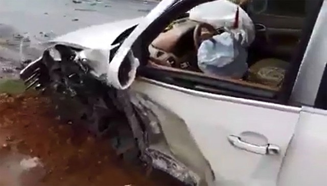 Túi khí bên trong đều đã nổ. Ảnh chụp màn hình