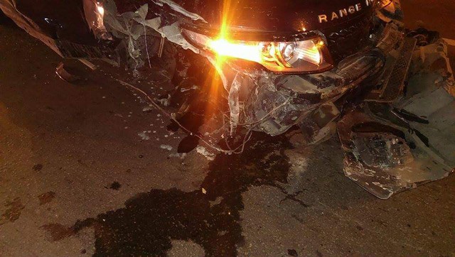 
Đầu xe Range Rover Evoque bị hư hỏng nặng sau tai nạn.
