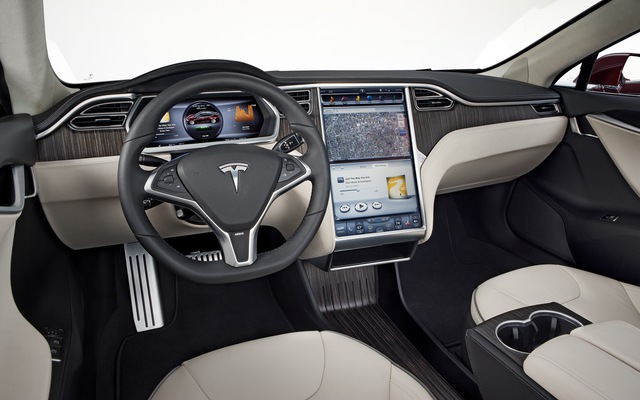 
Bảng điều khiển trung tâm giống iPad của Tesla Model S bị người dùng kêu ca.
