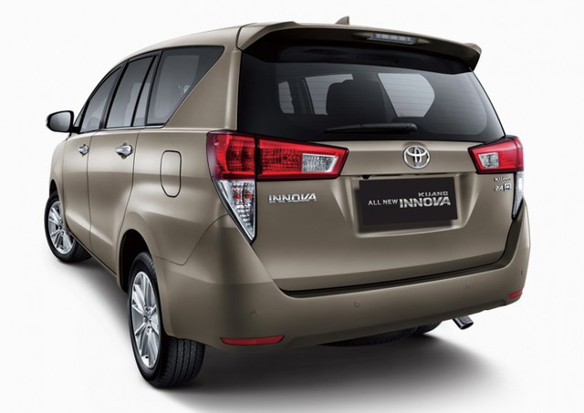 
Toyota Innova thế hệ mới sẽ được bày bán trên thị trường Indonesia với 3 bản trang bị là G Type, V Type và Q Type. Các màu sắc ngoại thất của Toyota Innova 2016 tại Indonesia là bạc, đen, đồng, xám tối, xám ánh xanh và trắng. 
