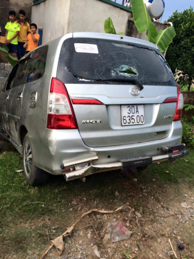 
Chiếc Toyota Innova tại hiện trường vụ tai nạn.
