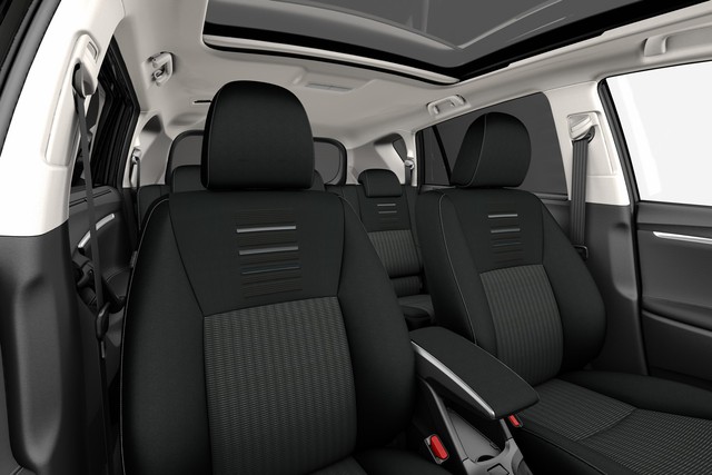
Ở bản trang bị tầm trung, Toyota Verso 2016 có chất liệu nội thất cao cấp hơn. Khách hàng có thể chọn ghế màu xám nhạt hoặc tối và bọc da.
