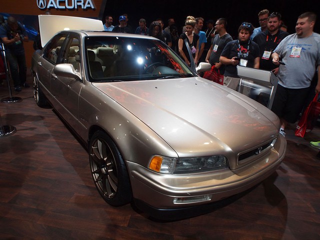 
Chiếc Acura Legend 1993 phục chế trong triển lãm SEMA 2015.
