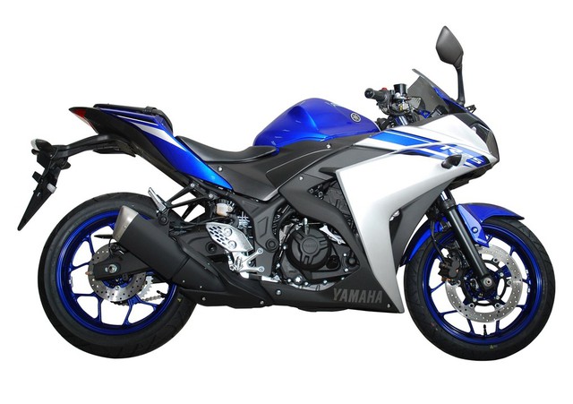 
Yamaha R25 ABS 2016 màu xanh dương được cải tiến nhẹ ở màu sắc.
