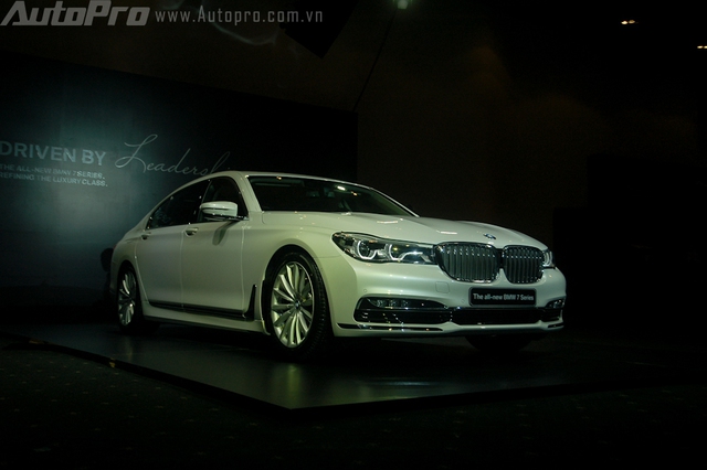 BMW 740 Li 2016 sở hữu chiều dài 5.238 mm, chiều rộng 1.902 mm và chiều cao 1.479 mm.