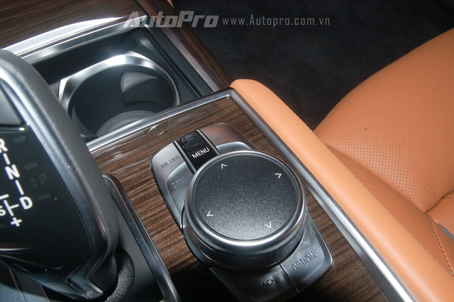 Núm điều khiển iDrive danh tiếng của BMW