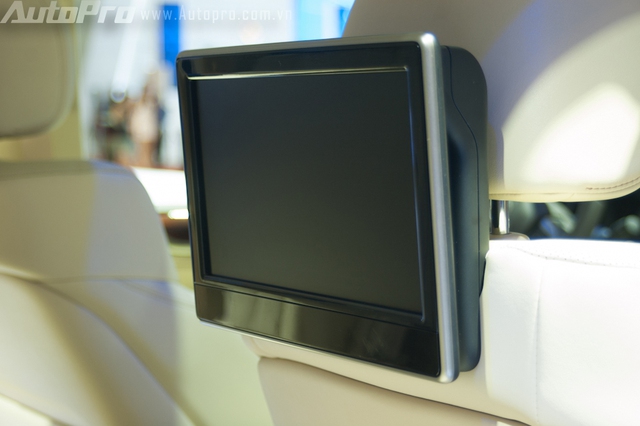 
Lexus LX570 2016 còn trang bị dàn âm thanh vòm 19 loa Mark Levinson, hệ thống loa 3 chiều ở hàng ghế trước.
