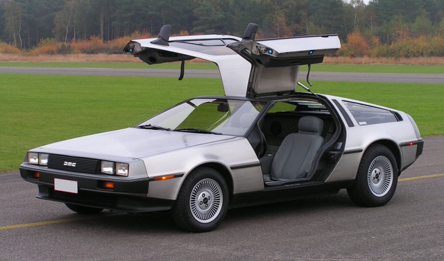 
Mẫu DeLorean DMC-12.
