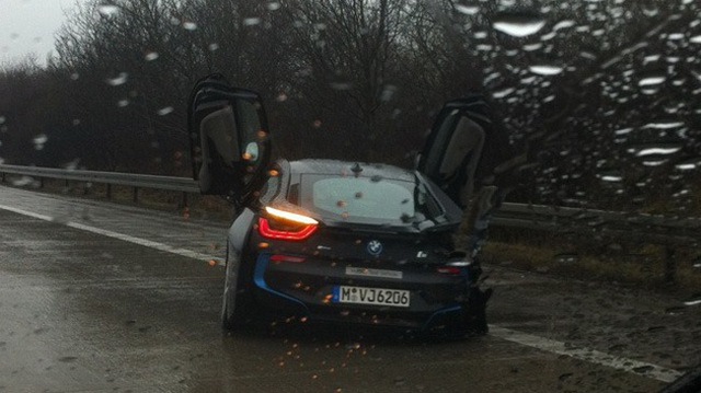 
Vụ tai nạn BMW i8 đầu tiên trên thế giới khi xe đang trên đường cao tốc tại Đức, để chạy thử.
