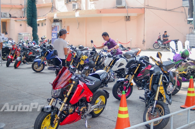 Bên cạnh đó là sự xuất hiện hùng hậu của dàn xe zin hay độ lại bắt mắt. Bên cạnh đó là sự xuất hiện hùng hậu của dàn xe zin hay độ lại bắt mắt.