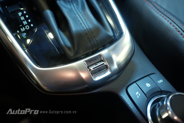 
Mazda2 all-new được trang bị thêm chế độ lái Sport để mang lại cảm giác lái mạnh mẽ hơn cho người lái.
