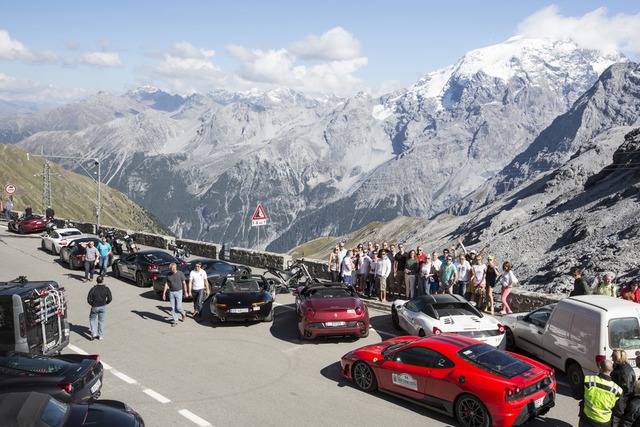 
Đường đèo Grossglockner Pass ở Áo, hay ba đường núi đẹp ngỡ ngàng là Grimselpass, Furkapass và Gotthardpass ở Thụy Sĩ khiến nhiều người không khỏi ngất ngây.
