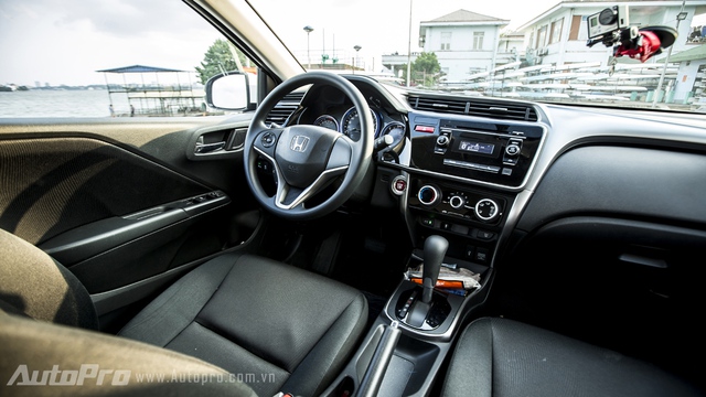 
Thiết kế khoang lái của New Honda City 2015 hướng người lái.

