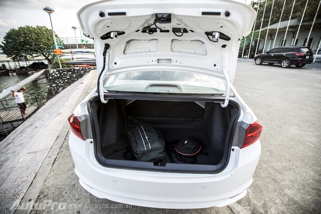 
Cốp xe của New Honda City 2015 có thể tích 536 lít.
