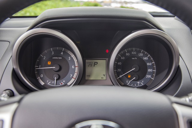
Bảng đồng hồ tích hợp màn hình hiển thị đa thông tin với chế độ ECO cho phép người lái dễ dàng nắm bắt tình trạng vận hành của xe và mức thân thiện với môi trường.

