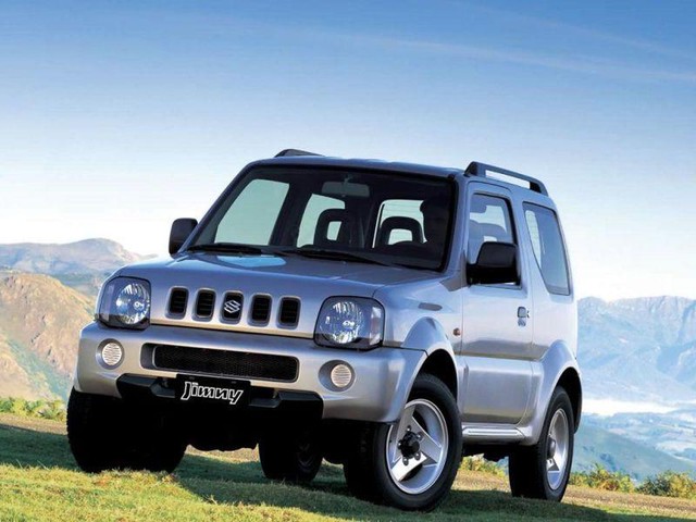 
Ở thị trường Mỹ, Suzuki Jimny được biết đến như là một Samurai, một sự kết hợp giữa kỹ thuật và phong cách trong dòng xe SUV. Tại Nhật Bản, mẫu xe này được trang bị động cơ nhỏ 657cc nhưng Jimny vẫn đáp ứng khả năng là một “tay chơi” trong loạt xe off-road cỡ nhỏ. Với những thay đổi để nâng cao sự hoàn thiện cho mình, Jimny đã hoàn toàn chiếm lĩnh những cung đường và là lựa chọn số một của không ít người tiêu dùng.
