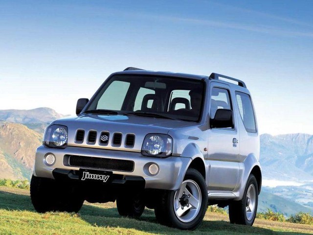 Ở thị trường Mỹ, Suzuki Jimny được biết đến như là một Samurai, một sự kết hợp giữa kỹ thuật và phong cách trong dòng xe SUV. Tại Nhật Bản, mẫu xe này được trang bị động cơ nhỏ 657cc nhưng Jimny vẫn đáp ứng khả năng là một “tay chơi” trong loạt xe off-road cỡ nhỏ. Với những thay đổi để nâng cao sự hoàn thiện cho mình, Jimny đã hoàn toàn chiếm lĩnh những cung đường và là lựa chọn số một của không ít người tiêu dùng.