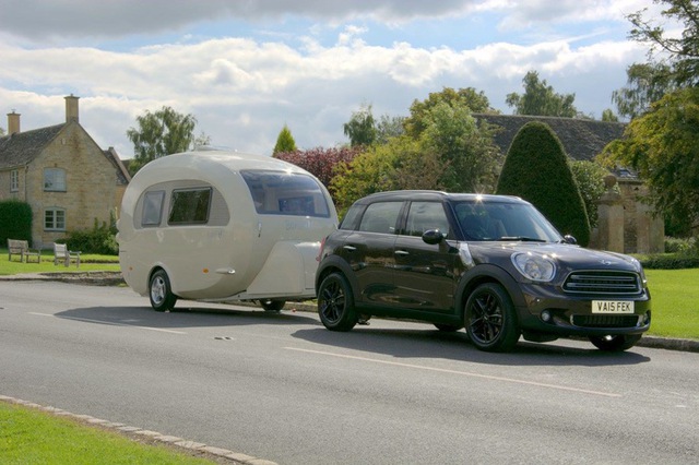 Barefoot Caravan chỉ nặng khoảng hơn 2,000 pounds (tương đương 907 kg)