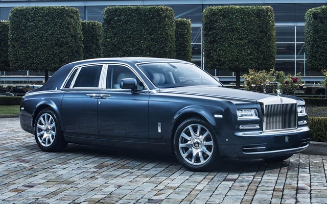 Rolls-Royce:Trong danh sách các thiết kế xe dành riêng cho ngày lễ Halloween không thể vắng bóng Rolls-Royces, mẫu ôtô sang trọng chứng tỏ đẳng cấp của chủ nhân, và “tập quán” đặt tên khá rùng rợn như Phantom (bóng ma), hay Ghost (con ma), Wraith (ma).
