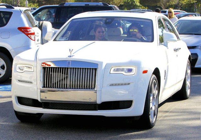 
Rolls-Royce Ghost Series II là thành viên mới nhất trong bộ sưu tập xế khủng của em gái cô Kim siêu vòng ba.

